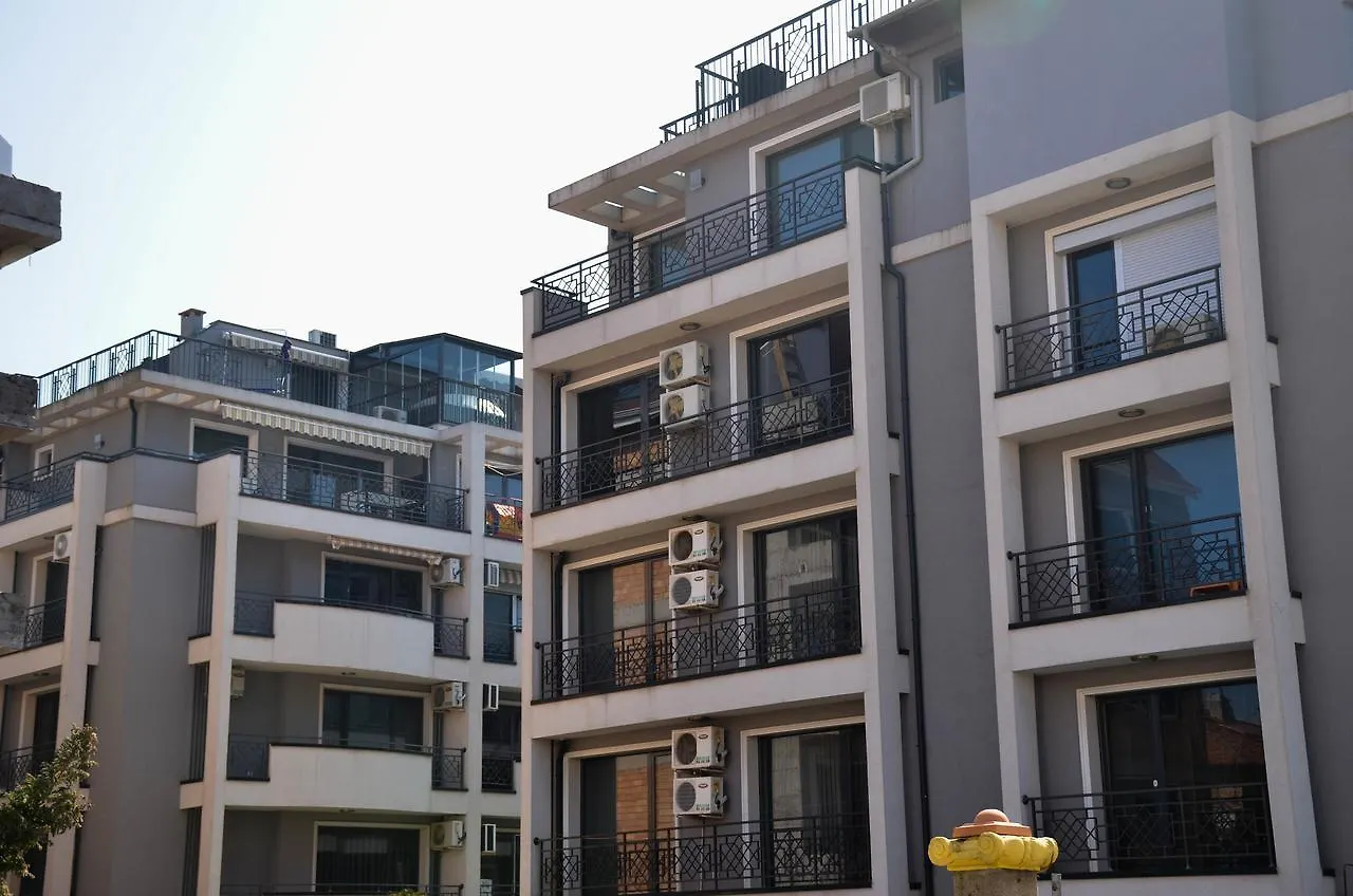 Ivanovi Apartments Бургас